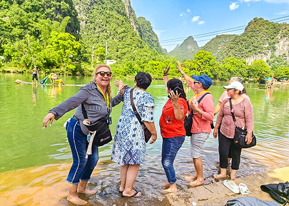 Enjoy Beautiful Scenery in Yangshuo