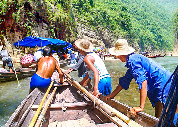 Sampan Adventure along the Shennong Stream