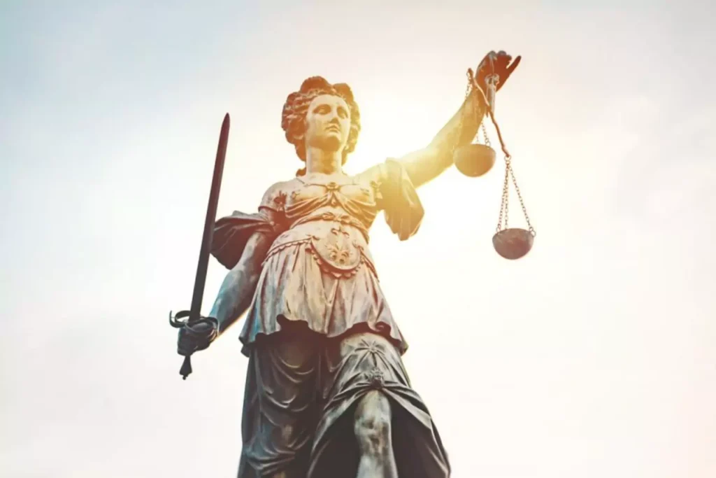 a statue symbolizing justice